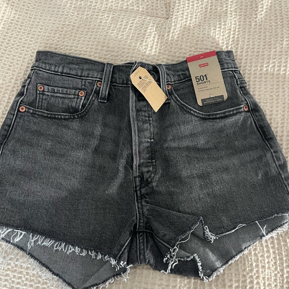 502 Levi’s Black Shorts